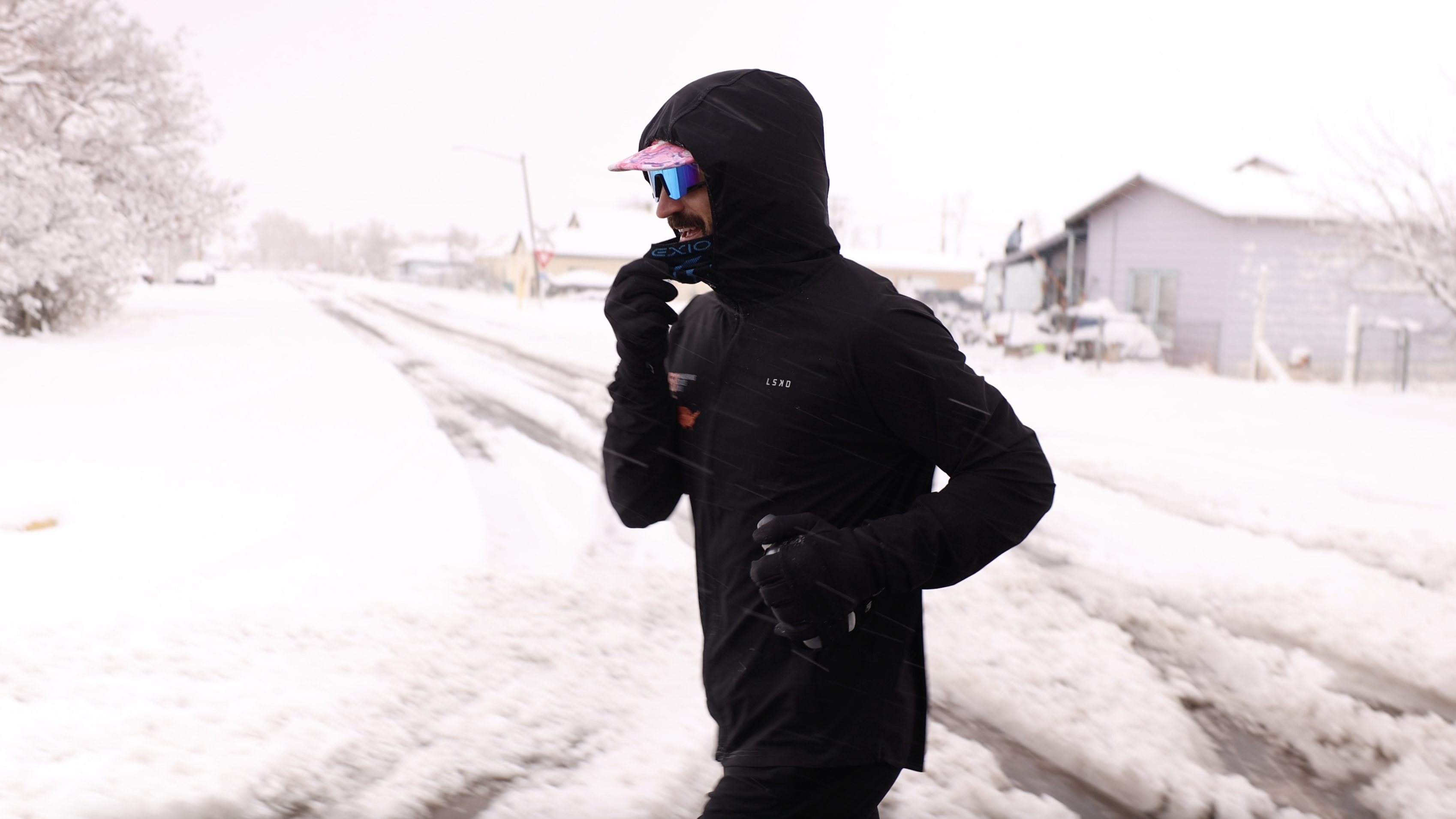 Lachlan Stuart running in snowy conditions