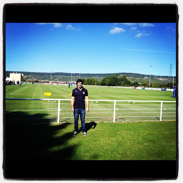 Lachlan Stuart playing rugby in Epernay, France